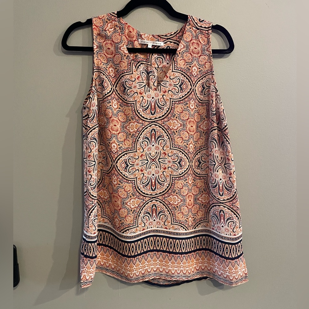 Violet + Claire. Sleeveless blouse. Size Medium